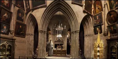 Qui reprend le poste de directeur de Poudlard ?