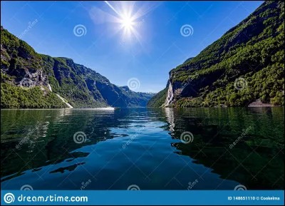 Complétez les paroles de la chanson "Le Renouveau". (Suite)

"Et les invités seront bien vivants
Et tant pis si cela dérange 
Mais, moi, j'ai tellement hâte à ce que ça change !
Et je vais fêter ce renouveau''