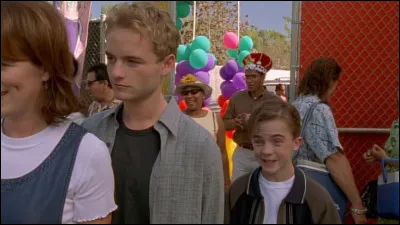 Avec la mère de quel enfant, Loïs se prend-elle la tête lors de ce même pique-nique ?