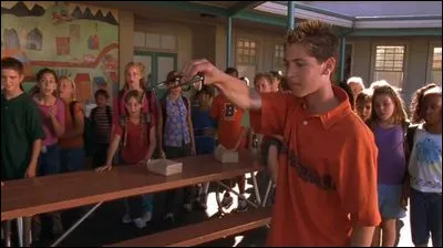 Reese se met au sport mais est battu par une fille. Mais dans quel sport ?