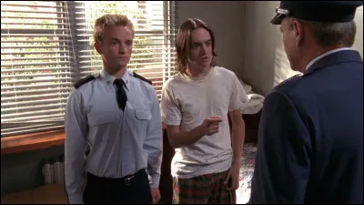 Qui débarque à l'école militaire de Francis ?