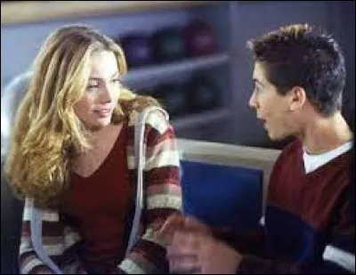 Un des épisodes de cette saison, se passe sous deux points de vue : Hal accompagne Malcolm et Reese à une soirée ou Loïs accompagne les garçons à la même soirée. Mais où se passe cette soirée ?