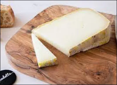 Le fromage Ossau-Iraty est fabriqué dans le Béarn et le Pays basque français. Avec le lait de quel animal est-il conçu ?