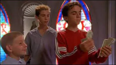 À quelle œuvre caritative Loïs oblige-t-elle les garçons à travailler ?