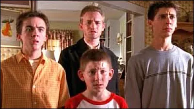 Qui se découvre un sosie vivant dans le même quartier ?