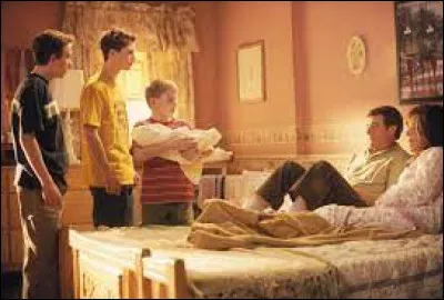 Comment se prénomme le petit garçon que Loïs a mis au monde ?