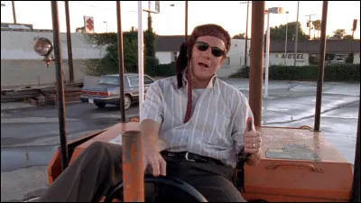 Qu'achète Hal avec l'argent gagné au jeu à gratter ?