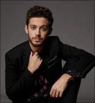 Dans quelle série Disney Channel a-t-il joué de 2012 à 2015 ?