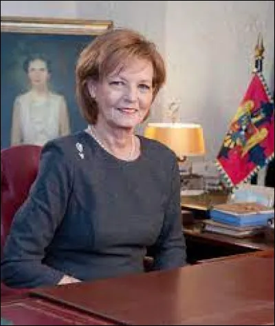 De quel pays la princesse Margareta, qui se fait désigner comme "gardienne de la Couronne" et "majesté", est-elle la prétendante au trône ?