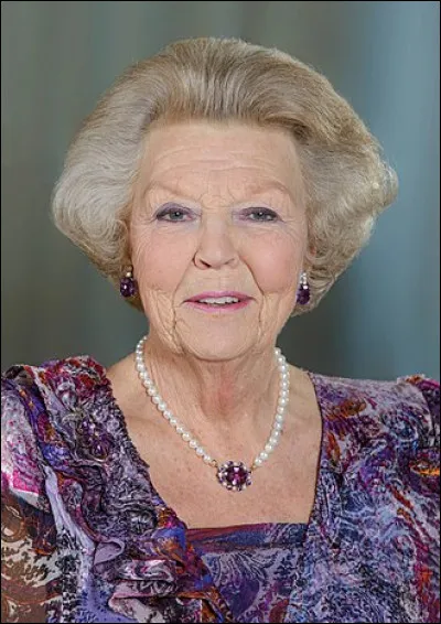 De quel pays Beatrix était-elle reine avant son abdication en 2013 ?