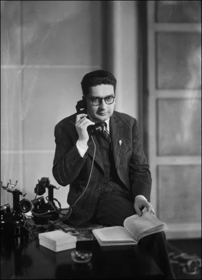 Cet homme politique a été, à 33 ans en 1945, ministre de l'Information, puis ministre des Colonies :