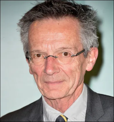 Qui est ce cinéaste, auteur de cette réplique dans ''Les Bronzés'' : ''J'ai eu des regards avec une nana, à mon avis y'a une ouverture.'' ?