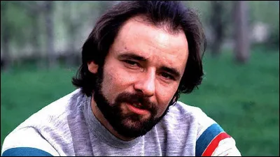 Complétez les paroles de la chanson "Mon frère" de Maxime Le Forestier : 
"Toi le frère que je n'ai jamais eu
Sais-tu si tu avais vécu
Ce que nous aurions fait ensemble
Un an après moi, tu serais né
Alors on n'se s'rait plus quittés
Comme deux ... qui se ressemblent".