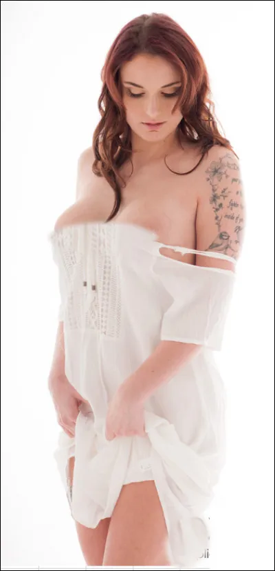 Qui est cette Marie, star française du X, célèbre pour ses énormes seins qui envoûtent les producteurs français et américains de films pornographiques ?