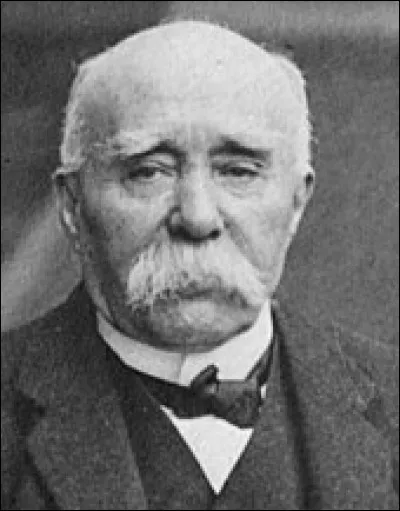 Georges Clemenceau a été plusieurs fois ministre et président du Conseil : quel âge avait il quand il quitte définitivement la tête du gouvernement et envisage de se présenter à l'élection présidentielle ?