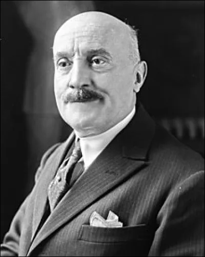 Qui fut l'initiateur de l'imp&ocirc;t sur le revenu, appliqu&eacute; en 1916 (pour les revenus de 1915) ?