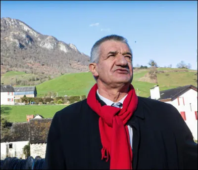 Qui est ce Jean, homme politique français, maire de 1977 à 2017, député, candidat aux élections présidentielles de 2017 et 2022 ?