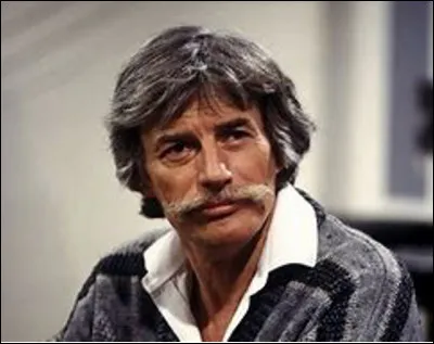 Qui est ce Jean, auteur-compositeur-interprète français (1930-2010), auteur de chansons sentimentales, poétiques et engagées ?