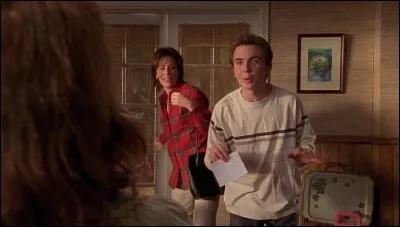 Qu'est-ce que Hal achète alors qu'ils n'en ont pas les moyens et qui provoque la colère de Loïs, qui refuse d'utiliser l'objet ?