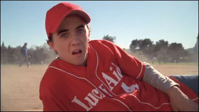 Lors de la rencontre sportive annuelle de Lucky Aid, quel sport est au cœur de la rencontre ?