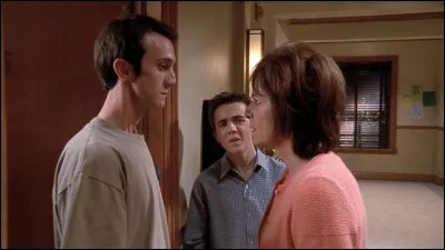 Dans quel endroit Loïs et Malcolm rencontrent-ils ce personnage appelé Leland ?