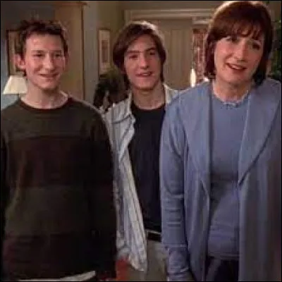 Où est la deuxième famille de Victor, le père de Loïs ?