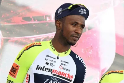 Pour quelle raison le coureur cycliste érythréen Biniam Girmay a-t-il dû abandonner le Tour d'Italie 2022 alors qu'il venait de gagner une étape ?