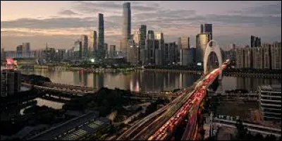 Cette ville chinoise est aussi connue sous le nom de Canton.