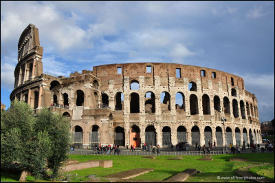 Et ses attributs sont...