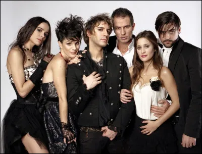 Complétez le titre du spectacle musical français au style gothique mis en scène par Olivier Dahan et produit par Dove Attia et Albert Cohen : '' ........, l'opéra rock''.