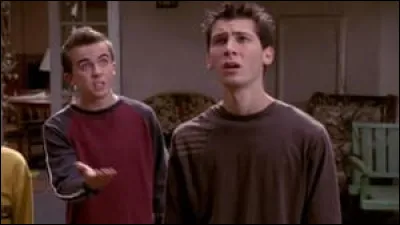 Qu'est-ce que les garçons trouvent dans la rue, et ne savent pas quelle bêtise en faire ?