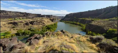 Cet Etat montagneux est parcouru par la Snake river :