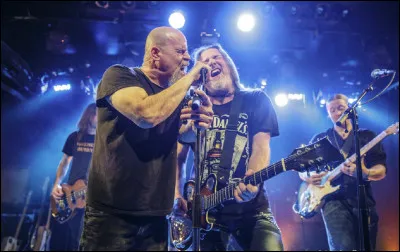 D'où est originaire le groupe de rock ''Vilain Pingouin'', mes chums ?