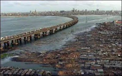 Dans quel pays la ville de Lagos est-elle située ?