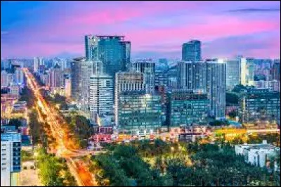 Laquelle de ces propositions ne désigne pas la capitale chinoise ?