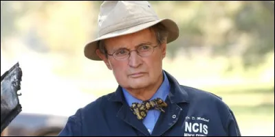 Le médecin légiste Donald "Ducky" Mallard s'occupe :