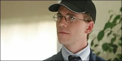 Dans quel domaine travaille la femme de Jimmy Palmer, l'assistant du Dr Mallard ?