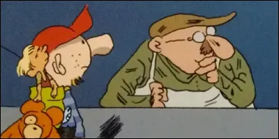 Quelle est la particularité de monsieur Loupiot, l'épicier du village ?