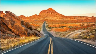 Cet Etat aride de l'ouest est bordé par la Californie, l'Oregon, l'Idaho, l'Utah et l'Arizona :