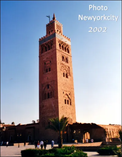 Quel est ce monument datant de 1120, la plus grande mosquée de Marrakech dont le minaret de 77 m de haut est le symbole de la ville ?