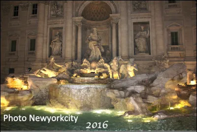 Quel est ce monument en marbre de style baroque construit entre 1732 et 1762 au centre de Rome en Italie ?