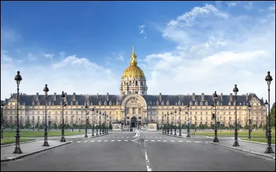 Quel est ce monument de Paris destiné à accueillir les blessés et infirmes des armées de Louis XIV, hôpital toujours en activité depuis 1687 ?