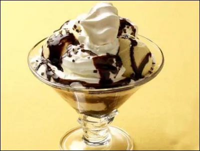 La ''dame blanche'' est un dessert à base de glace à quel parfum ?