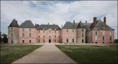 Nous sommes à présent dans le Centre-Val-de-Loire, au château de Meung-sur-Loire. Ville de l'aire urbaine Orléanaise, elle se situe dans le département ...