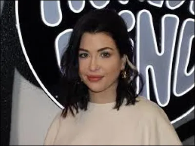 2002 : Johnny Hallyday chante "Marie".
Quel est le pseudo de Marie Lopez sur sa chaîne YouTube ?