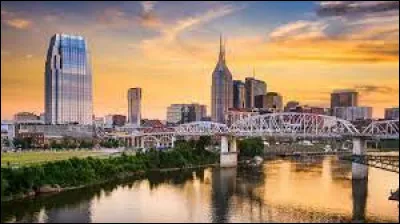 1985 : Johnny Hallyday chante "Quelque chose de Tennessee".
Quelle est la capitale de l'État du Tennessee ?