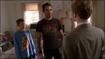 Dewey rend visite à Francis qui a perdu son emploi. Un ami lui en trouve un autre, lequel ?