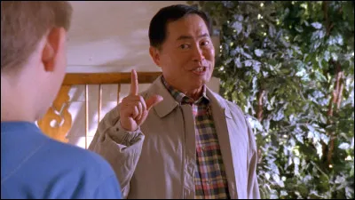 De quelle série vient l'acteur venu réconforter Hal après que celui-ci ait perdu son père ?