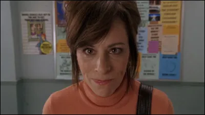 Loïs décide de venger son fils de ces quatre pestes. Parmi ces vengeances, laquelle Loïs ne réalise-t-elle pas ?