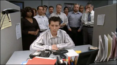 Reese trouve un emploi de démarcheur téléphonique pour lequel il s'avère très doué. Mais que vend-il par téléphone ?